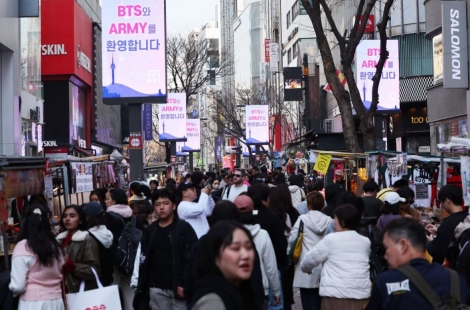 "올영 말고 여기 간다"…입소문에 외국인들 몰리더니 소비 156% 증가한 곳