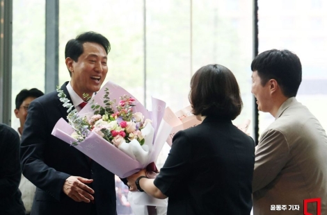 오세훈 즉각 업무복귀 "일할 기회 줘서 감사… 밀린 일 처리하겠다"(종합)