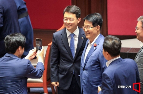 [포토] 기념촬영하는 박지원과 박지원