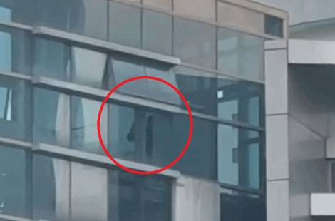 '역대급 사태' 난리 났는데…선관위 건물서 "골프 스윙 연습" 포착, 결국 징계 착수