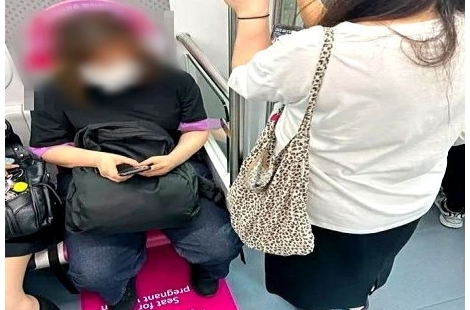 "자리 좀 양보해주세요" 만삭 임산부 부탁에…"나도 임신했다" 버틴 중년 여성