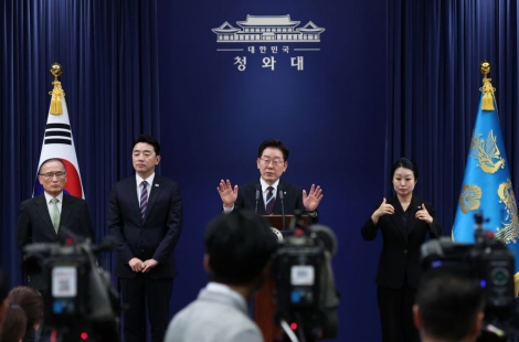 李대통령 "트럼프, 美 군함 10척 빠르게 건조 가능한지 물어"