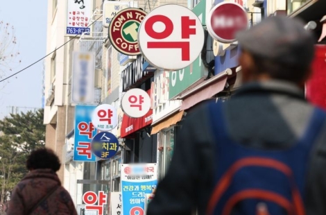 "지금 당장 사러 가야, 7월부터 판매금지"…살충제 승인제 앞두고 약국 '재고 대란'