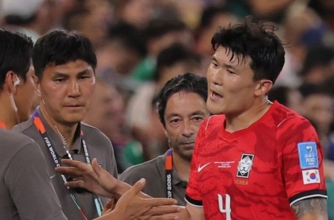 "코치진에 불만 있던 게 아니라"…김민재, 교체 불만 항의 논란 해명