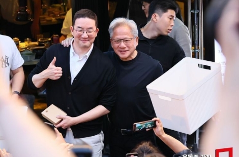 "경찰에 밥 사고 싶다"…젠슨 황 가족, K-치안에 '감사 메일'