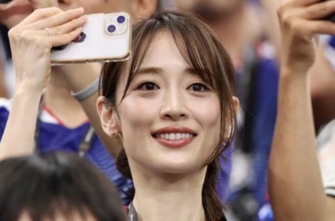 "너무 예쁜데?"…월드컵 중계 잡힌 축구선수 아내에 日누리꾼 환호