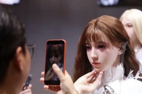 "아이돌 외모 기대했는데, 2억짜리가 왜 이래" 불만 폭주에 결국 할인쿠폰까지