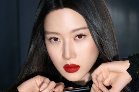 "한국인들 진짜 안 넘어 오네" 킴 카다시안·문가영까지 나섰지만 한 번도 이익 못 낸 '명품'[럭셔리월드]