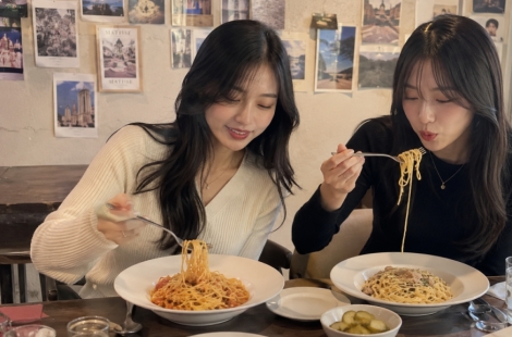 "밥 한번 먹어야지" 인사말처럼 했는데…Z세대 93% "친구 만남 비용 부담"