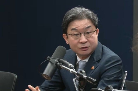 F4회의 앞둔 이억원 "레버리지 대책, 빨리 낼 것"…거래정지엔 답변 피해