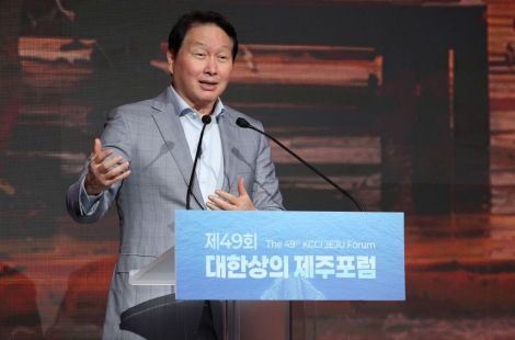 최태원 "내년 반도체 확보 전쟁 '아비규환'…칩 가격은 낮춰야 한다"