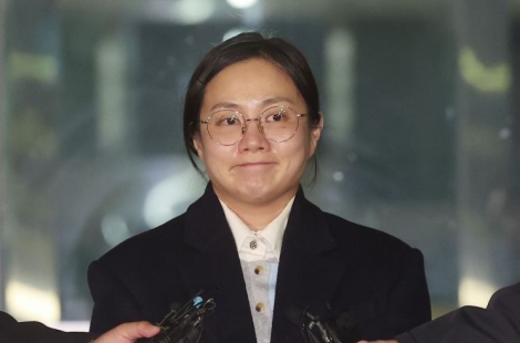 "폭로 안할테니 회사 매출 10% 달라"…박나래 전 매니저 구속 송치