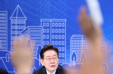 李대통령 "전세대출 확대, 집값 폭등 원인 돼"…추가 규제 강화 시사