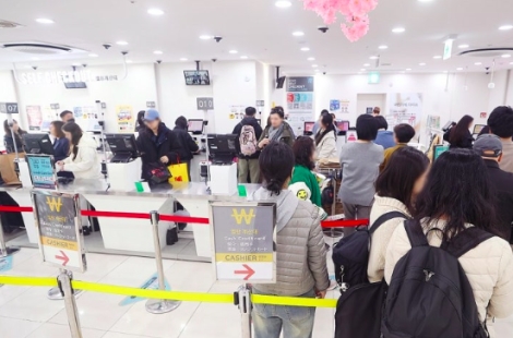 "동네 다 돌아도 못 사요"…1000원 '가격 파괴'에 품절대란[지금사는방식]