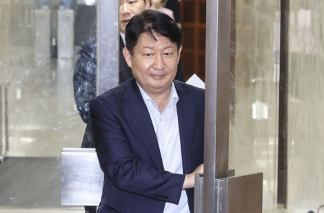 '원내대표 멱살' 잡은 국힘 권영진, 폭행 혐의 피고발