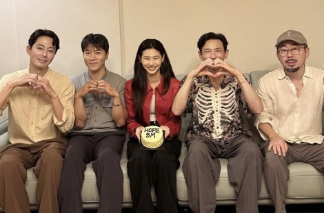 "평점 10점 아니면 1점? 그래서 많이 봤나"…'역대급 호불호' 호프, 관객수 300만명 돌파