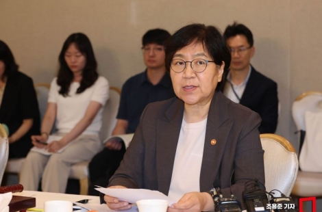 기초연금 개편안, 브리핑 1시간 전 '전격 취소'…'노인 표심' 부담에 제동 걸렸나