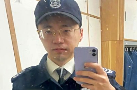 "공부 안 하면 저렇게 사는 거야" 말에 오기 생겼다…인생 바꾼 中경비원