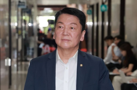 한 달간 26억어치 안랩 주식 산 안철수…추가 매입 배경 관심