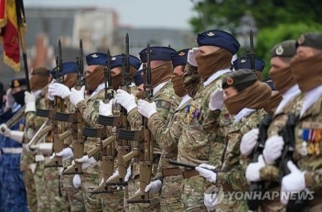 "월급 330만원, 경쟁률 6대 1 뚫어야"…자발적 군복무 지원자 몰린 '이 나라'