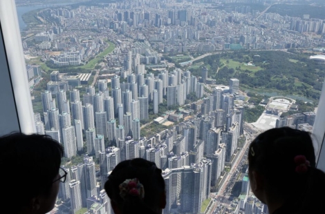 "5억 뛰어도 괜찮아, 10억대 몸테크 몰린다"…중저가 재건축 단지 고가낙찰 행렬[부동산AtoZ]