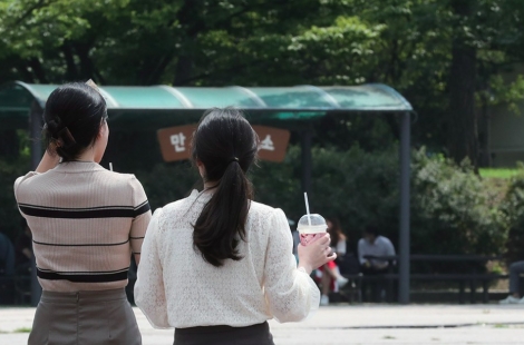 "아침마다 줄 서요" 출근길마다 직장인 우르르 몰리더니…돌연 돌변한 이유[지금사는방식]