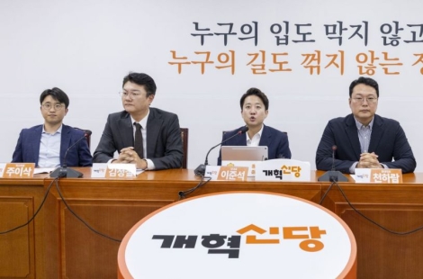 국민 65% "개헌하려면 李대통령 연임 포기 의사 밝혀야"