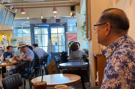 "설명 좀 읽고 누르세요" 한숨 쉬며 돌아서던 발길 붙잡은 '반전'…매출 2배 뛰었다