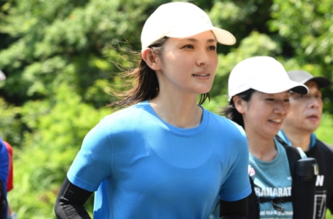 난치병 딸 위해 폭염에도 100㎞ 마라톤 뛰는 여배우…최근엔 "감동 강요" 비판 나온 방송[日요일日문화]