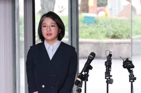 용혜인 첫 출근길…의원직 사퇴 질문에 "청문회서 답하겠다"(종합)