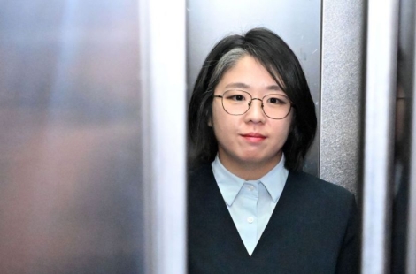90년생이 흰머리?…"염색이야, 새치야?" 용혜인 앞머리에도 관심 폭발