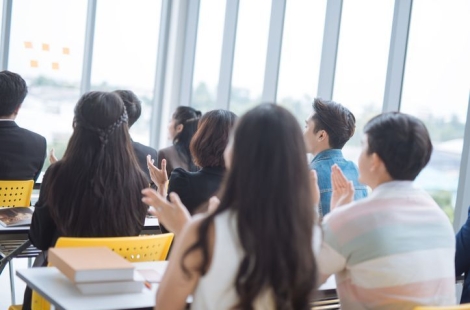 "한때 1000대 1 경쟁률 인기 직업이었는데"…이젠 기피 직업 될 판이라는 中  