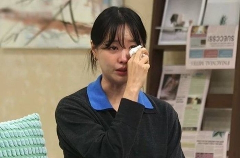 박위 아내 송지은, 눈물 영상에 비판 쏟아져…결국 댓글창 폐쇄