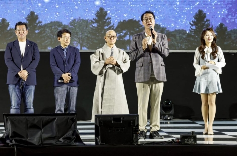 화성시 병점구 ‘행복 콘서트’…장윤정·코요태 뜨자 1만5000명 환호