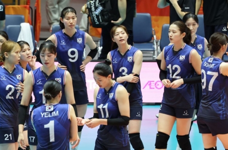 한국 여자 배구, 일본의 벽은 높았다…AG서 0-3 완패