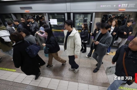 지하철서 신체 노출에 밀착…잡고보니 前 국가대표 선수