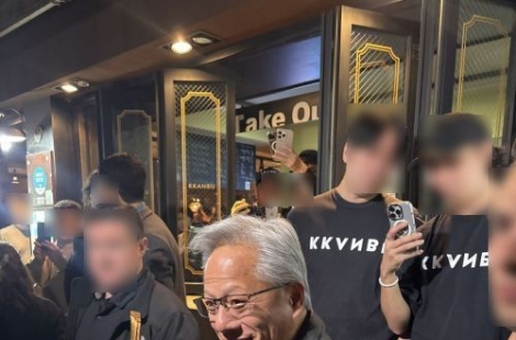 "이게 뭐죠?" 젠슨 황도 감탄…외국인 사로잡은 한국 대표 '건강 선물'[K홀릭]