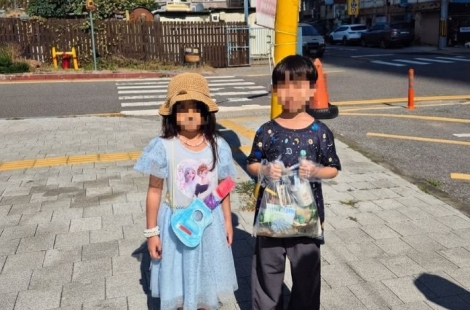 "이 남매 어떡하죠?" 아이 손에 들린 비닐봉지 보고 '깜짝'…"부모님을 안 봐도 알 것 같다"