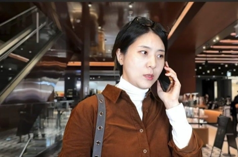 "살거 없어 마실 나온 척"…'이수지 패딩 꼴 날라' 강유미 현백코어 풍자에 업계 긴장