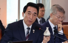 [2025감사]KBO, 김기춘 前비서실장 한국시리즈 초청해 논란