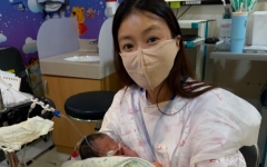 전 남편 냉동 배아로 임신한 이시영, 둘째 출산…"선물이라 생각"