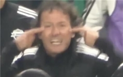 "인종차별"VS"보지 못했냐는 뜻"…전북 코치 손동작 논란 