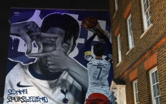 "'SON'이 돌아왔다" 난리난 토트넘…'찰칵 벽화' 본 손흥민 "잊을 수 없는 10년 감사"