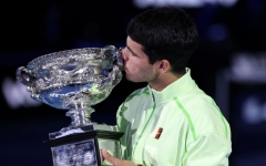 알카라스, 호주오픈 제패… ‘우상’ 나달 넘어 최연소 커리어 그랜드 슬램