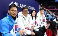 최휘영 장관, 신지아 등 피겨스케이팅 대표팀 응원