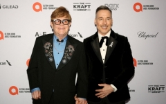 "군사작전처럼 숨겼는데"…엘튼 존, 동성 부부 사생활 보도에 분노