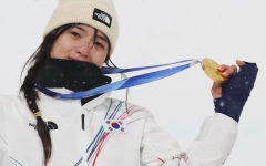 부상 당한 최가온 손 잡아줬다…'금빛 기적' 뒤엔 신동빈 '뚝심 지원' 있었다