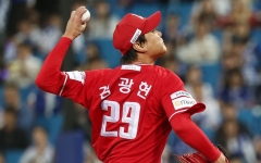 SSG 김광현, 왼쪽 어깨 통증으로 전지훈련 중도 하차