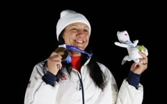 '4전 5기' 도전 끝에 金…41세에 새 역사 쓴 '봅슬레이 여제' 