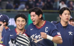 "행운 빌며 찼다" 이정후 목에 '반짝'…1500만원 목걸이 뭐길래